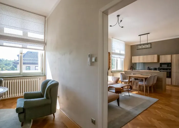 Husova 87 Magnolia Apartament *
